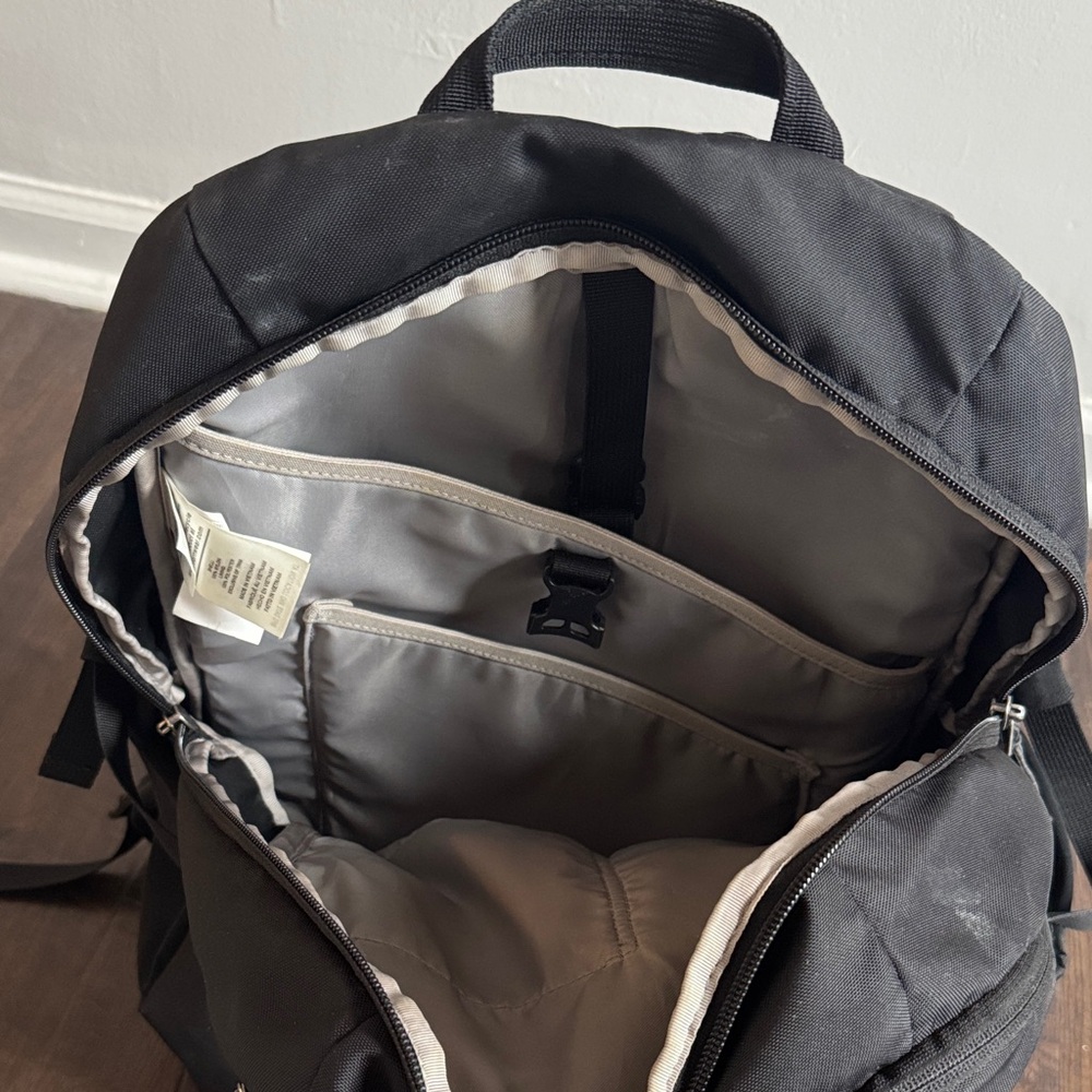 Patagonia Black m Everyday Backpack with External Loops - Picture 4 of 5
